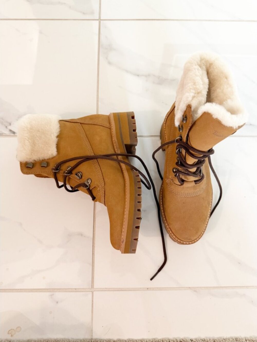 TIMBERLAND WOMEN'S COURMAYEUR VALLEY 6-INCH WATERPROOF FAUX-FUR BOOTS - Picture 2 of 8
